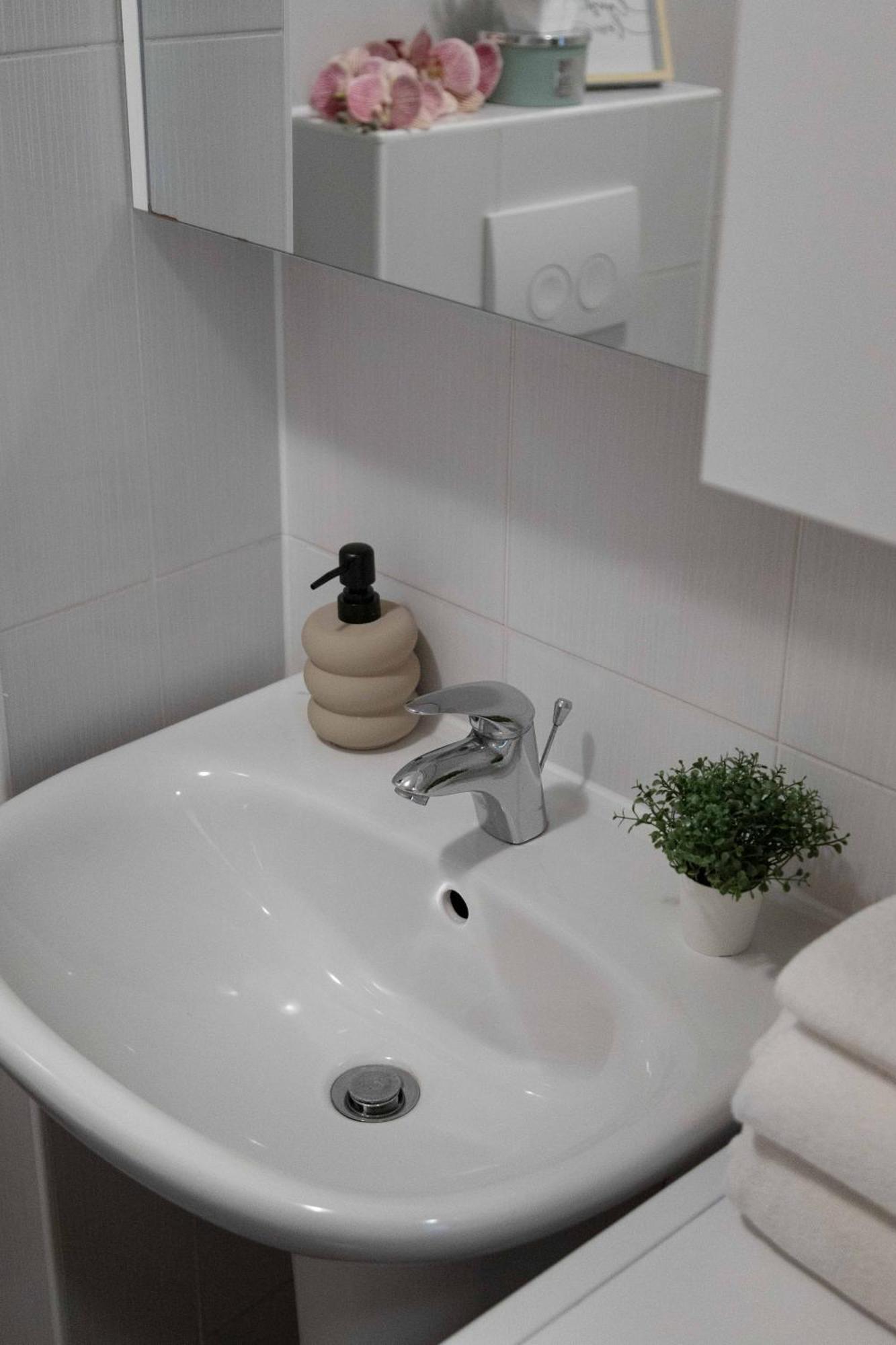 Appartement Sunny 1Bdr With Balcony & Parking à Zagreb Extérieur photo